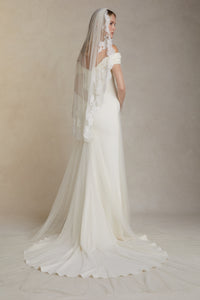 Fingertip Veil w/Lace Border