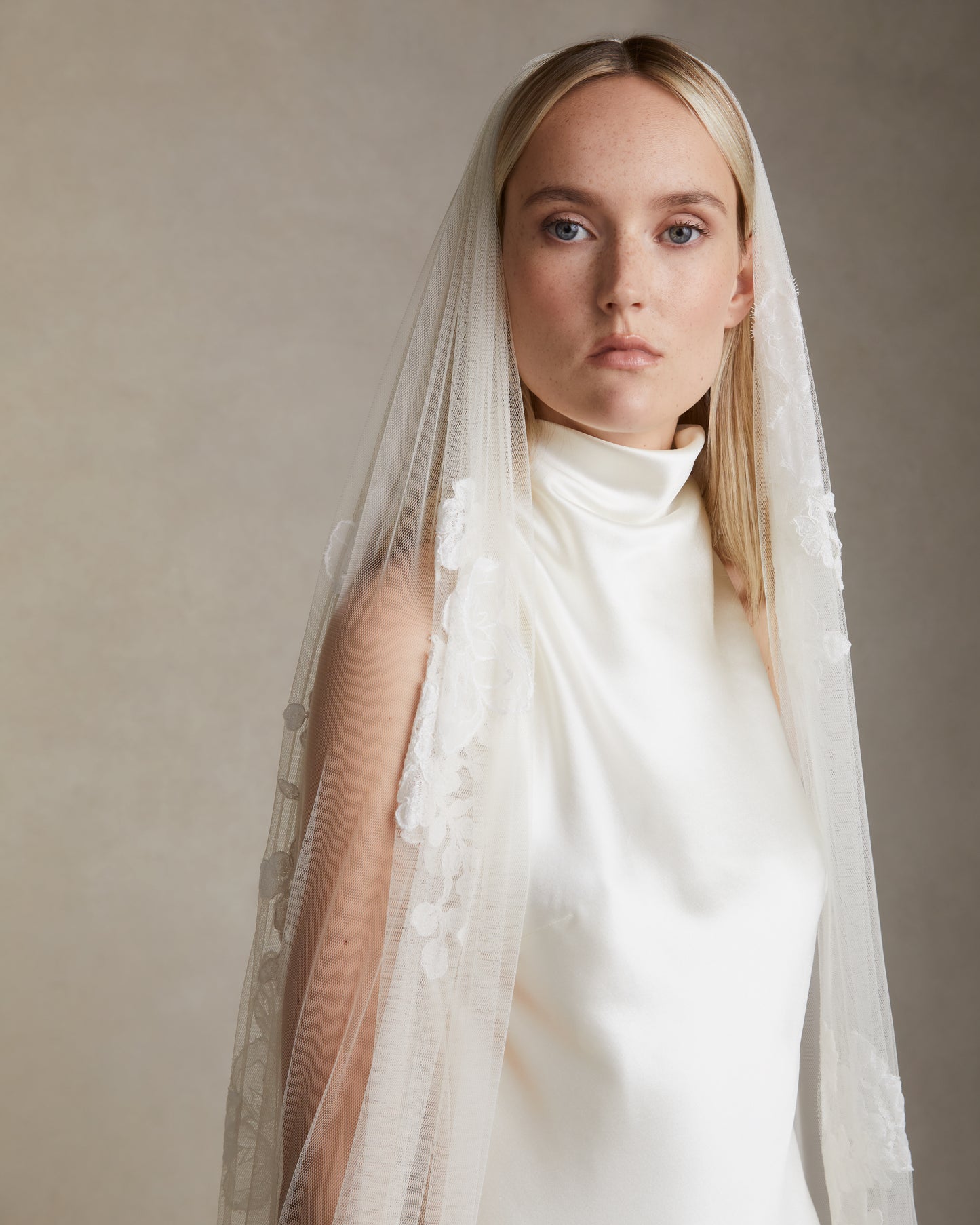 Scattered Lace Appliqué Veil - Cathedral