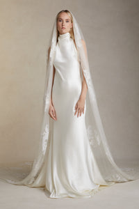Simple Tulle Veil w/Lace Appliqué