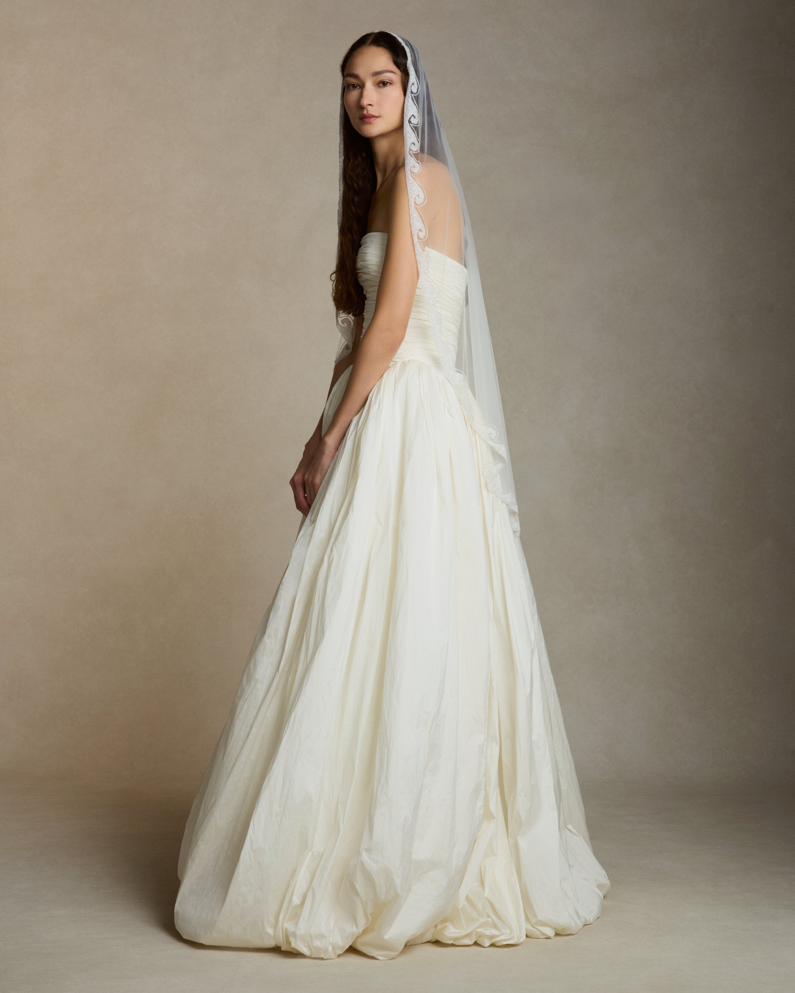 Short Beaded Wave Veil