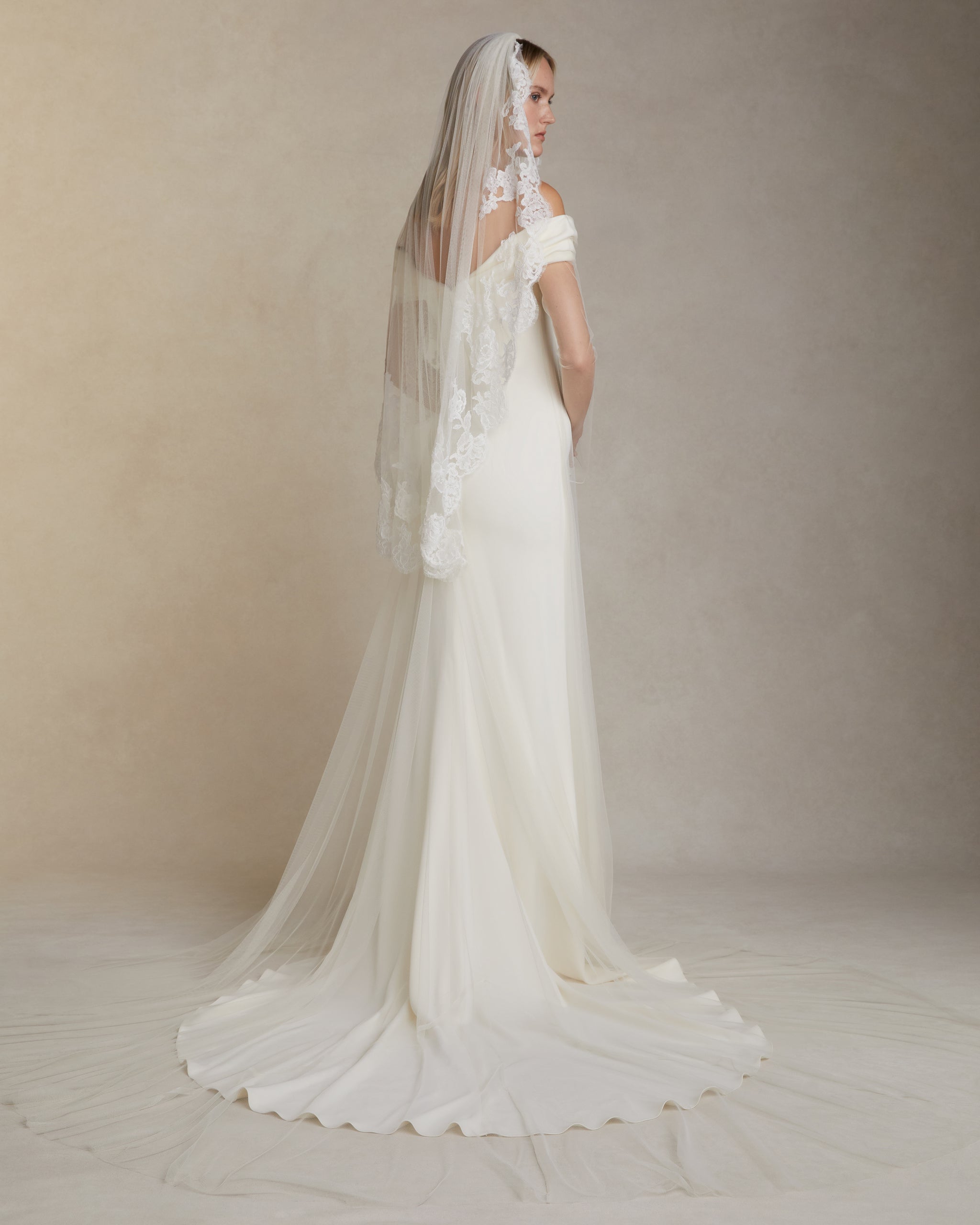 Corded Lace Border Veil - Fingertip